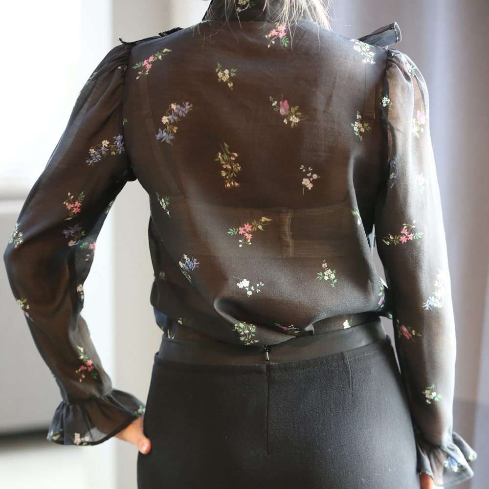 Black ruffle blouse - Picture 2 of 6